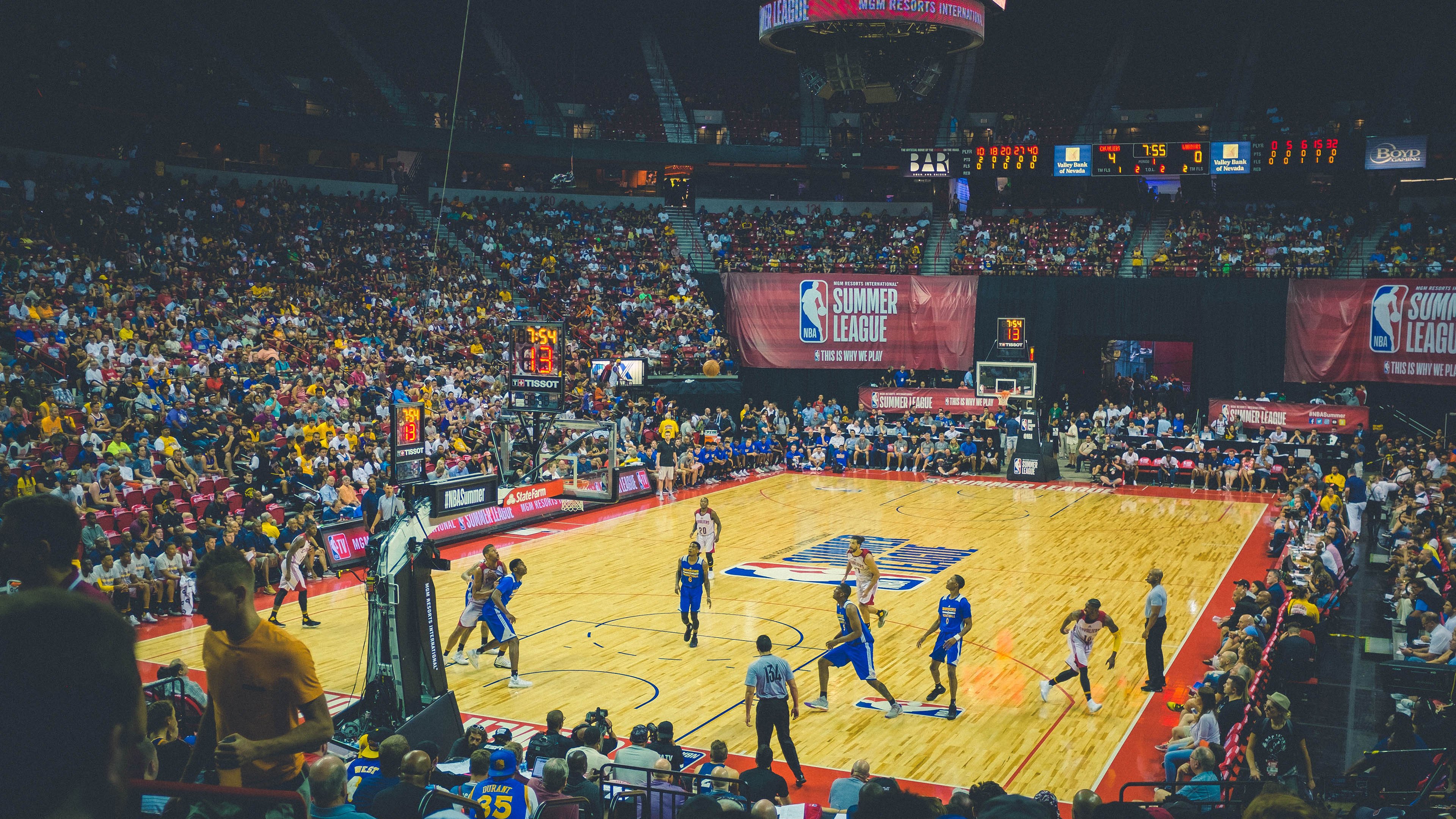 米切尔末节连得十分骑士逆转成功，米切尔22分全队半场18记三分 爵士灭魔术迎九连胜